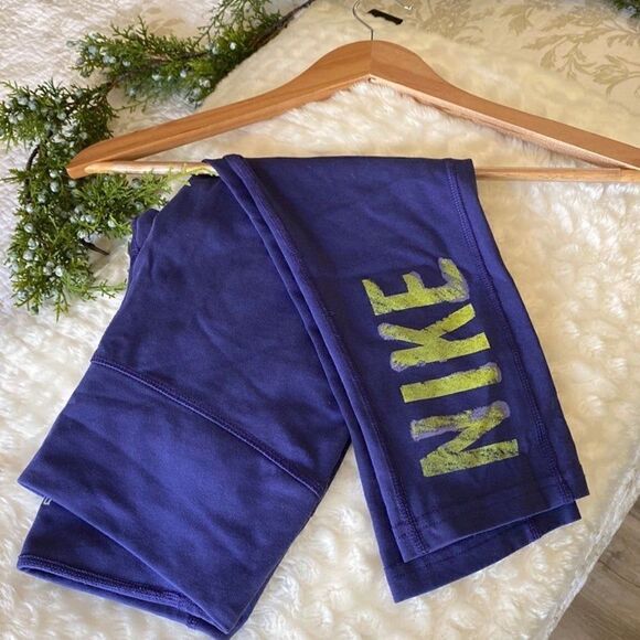 Nike Cropped Leggings   - Picture 1 of 7